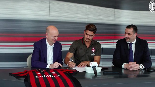 AC Milan CHÍNH THỨC sở hữu Andre Silva, đã chi tổng cộng trăm triệu