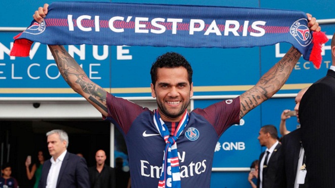 Dani Alves bị cười nhạo sau khi tuyên bố 'đến PSG không phải vì tiền'