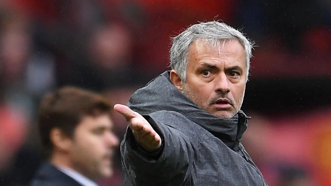 Mourinho bị tố không hề tin tưởng các trung vệ của M.U