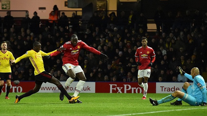 KHÔNG TIN NỔI: Lukaku lúng túng, bỏ lỡ cơ hội ghi bàn mười mươi vào lưới Watford