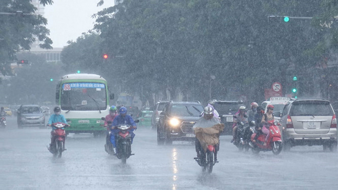Trong 24 giờ tới, áp thấp nhiệt đới tiếp tục mạnh thêm, Trung Bộ mưa rất to