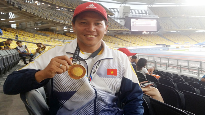 VĐV khuyết tật Vương Châu: Đam mê bóng đá nhưng giành HCV ném đĩa 