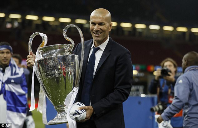 Chủ tịch Perez gây sốc với tuyên bố về Zidane khi Real phá lời nguyền Champions League