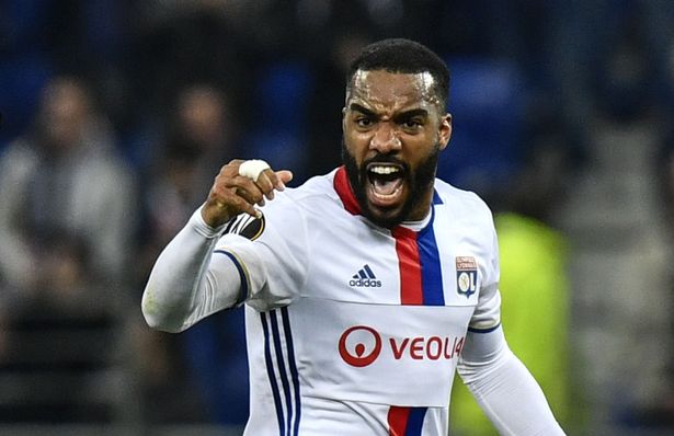 Khi Arsenal có Lacazette, Oezil sẽ chơi tốt hơn?