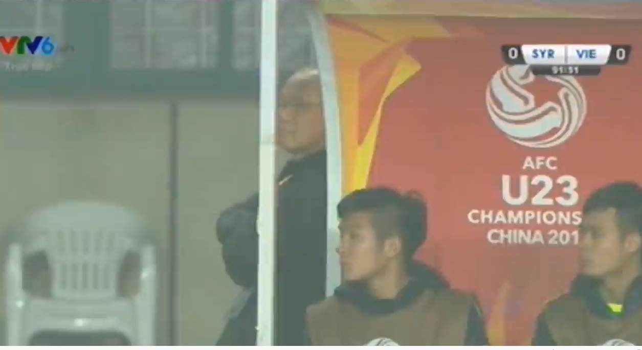U23 Việt Nam 0-0 U23 Syria: HLV Park Hang seo hồi hộp đứng núp cả vào băng ghế chỉ đạo