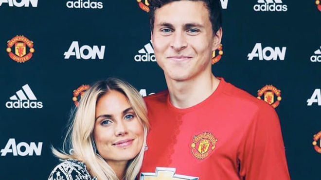 Victor Lindelof giản dị trong ngày ra mắt Man United