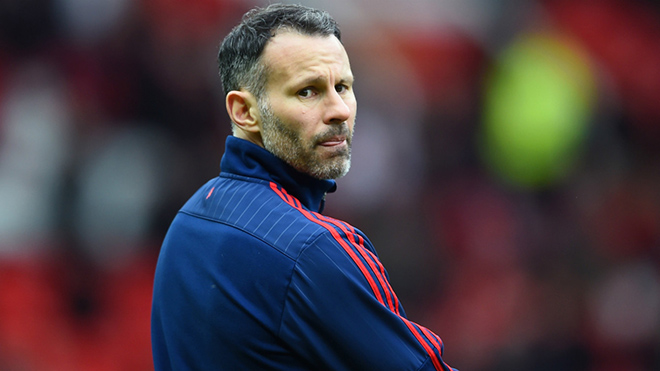 Bố đẻ chỉ trích Ryan Giggs: ‘Nó là đứa không bao giờ biết xin lỗi’