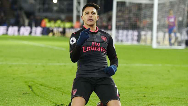 Lập cú đúp, giúp Arsenal áp sát Top 4, Sanchez vẫn bị CĐV mắng 'đá để đấu giá'