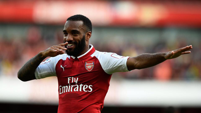 Fan Arsenal chì chiết Wenger khi Lacazette lập 'siêu phẩm' trên sân tập của tuyển Pháp