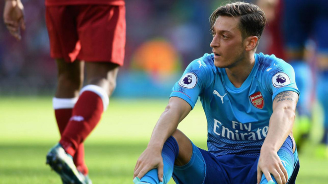 Mesut Oezil viết tâm thư: ‘Hãy ngưng chỉ trích và bắt đầu cổ vũ Arsenal'