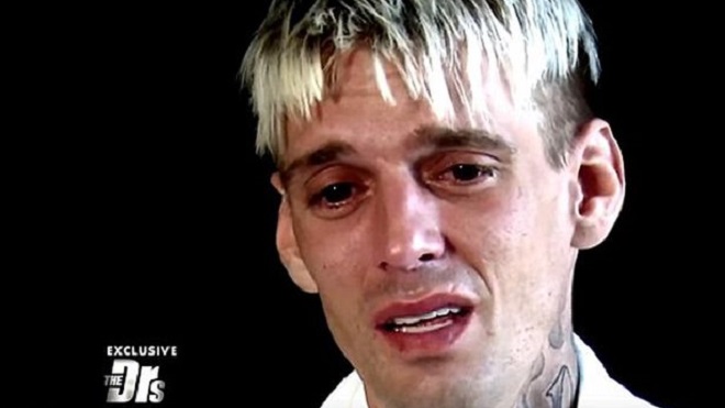 Aaron Carter gầy trơ xương, run rẩy khi nhận xét nghiệm HIV trên truyền hình