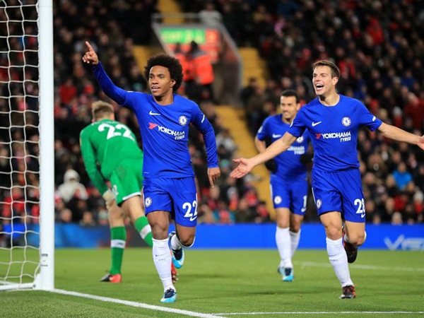 Willian lập siêu phẩm vào lưới Liverpool là cố tình sút hay tạt bóng?