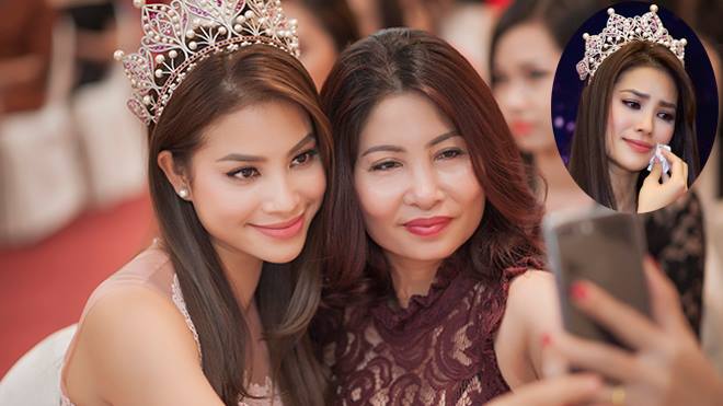 Hoa hậu Hoàn vũ Việt Nam 2017: Phạm Hương rơm rớm khi gặp mẹ 