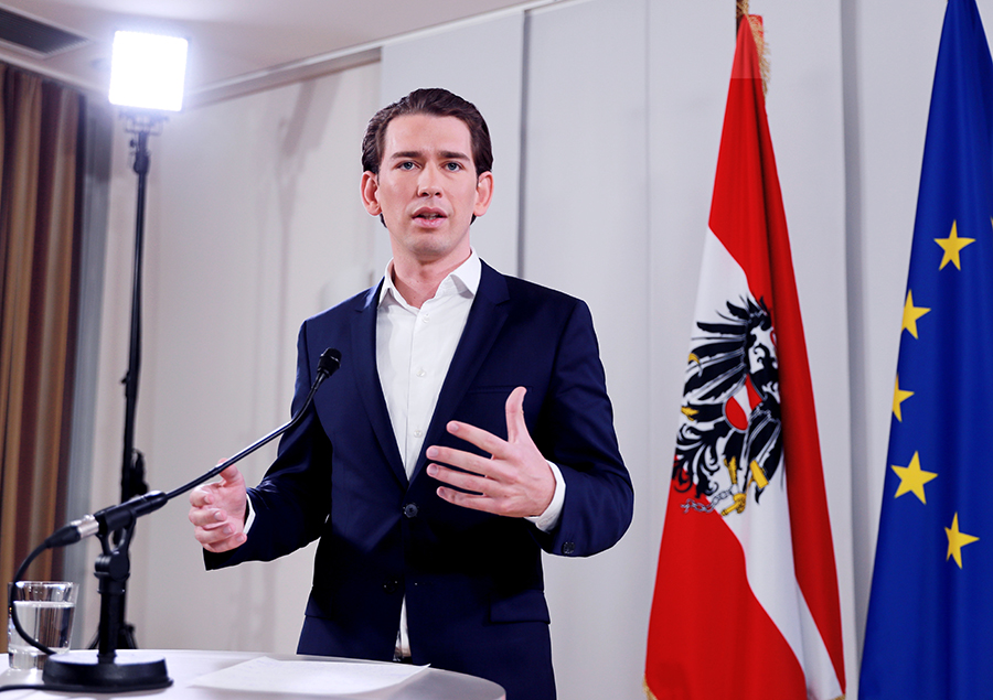 Những khoảnh khắc ngoại giao cân não của 'thần đồng chính trị', Thủ tướng Áo tương lai Sebastian Kurz