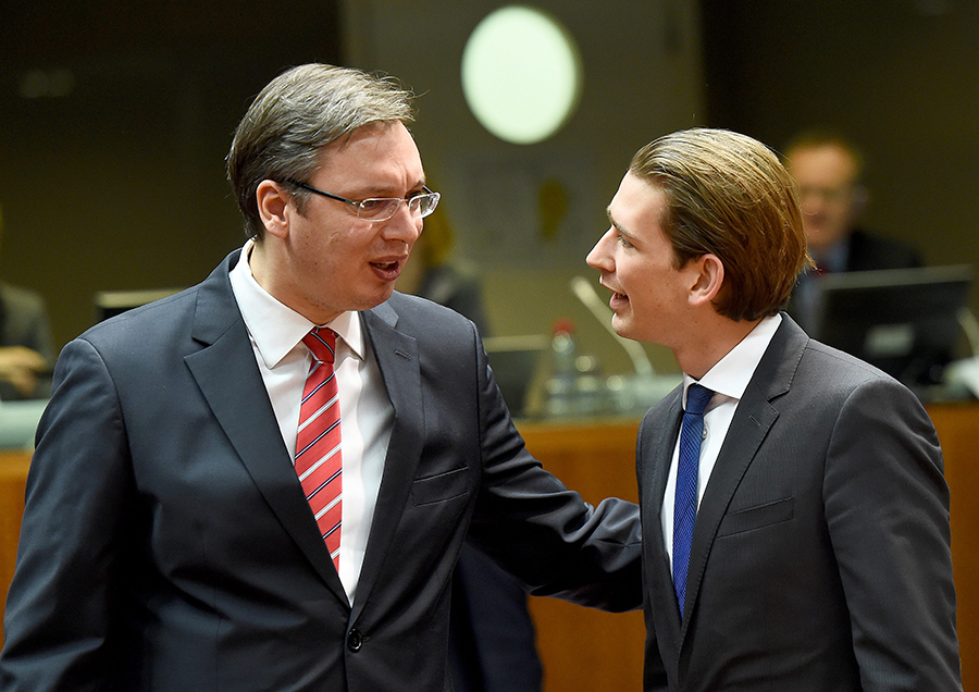 Những khoảnh khắc ngoại giao cân não của 'thần đồng chính trị', Thủ tướng Áo tương lai Sebastian Kurz