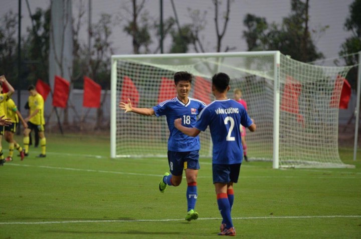 U15 PVF vô địch, Paul Scholes hết lời ca ngợi 'kèo trái' của chủ nhà