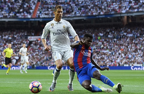 Umtiti vẫn đáng đáng đồng tiền bát gạo hơn cả