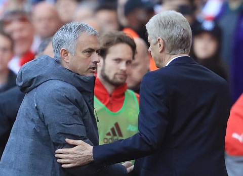 Mourinho vẫn đả kích Wenger dù thua trận