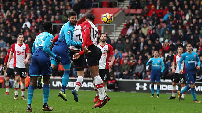 ĐIỂM NHẤN Southampton 1–1 Arsenal: Giroud sánh ngang Solskjaer. Oezil vẫn phập phù