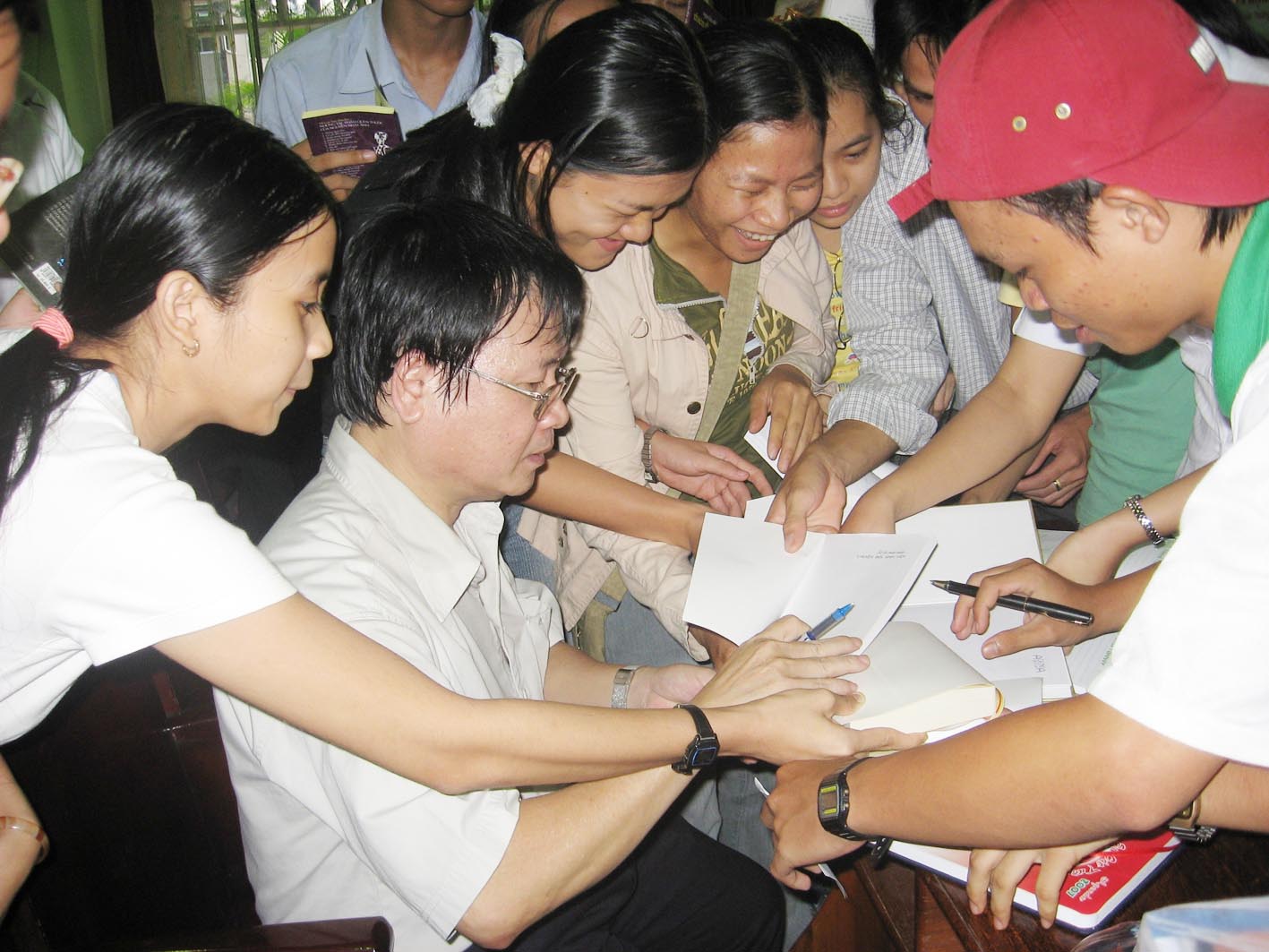 “Thư quán Nguyễn Nhật Ánh” mừng "Kính vạn hoa" tròn 15 tuổi