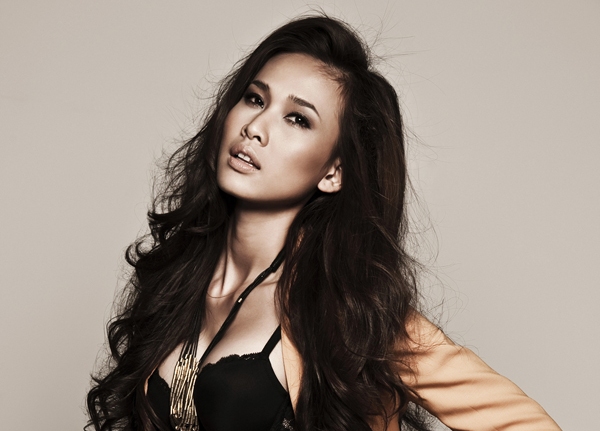 Dương Mỹ Linh táo bạo với nội y