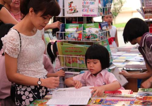Văn hoá đọc: Phải “dạy” con từ thuở còn thơ!