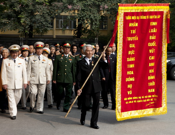 Nhiếp ảnh gia Tim Page viếng Đại tướng: Chụp một vị tướng quyền uy là trải nghiệm khác lạ