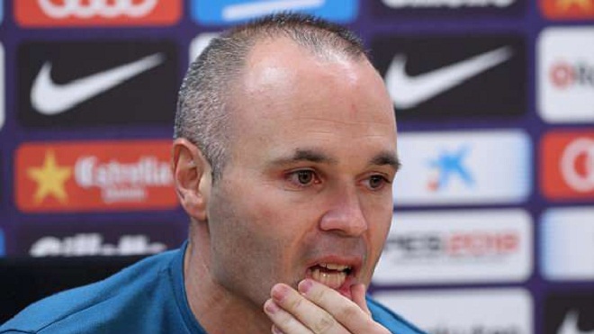 Thế giới bóng đá nói gì khi Iniesta tuyên bố rời Barca?