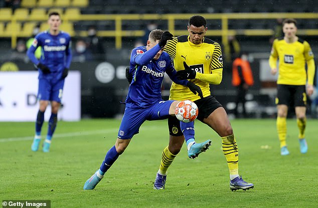 MU, chuyển nhượng MU, Manuel Akanji, Manuel Akanji là ai, Manuel Akanji tài năng thế nào, MU mua trung vệ, Ralf Rangnick, Dortmund, tin chuyển nhượng MU, Harry Maguire