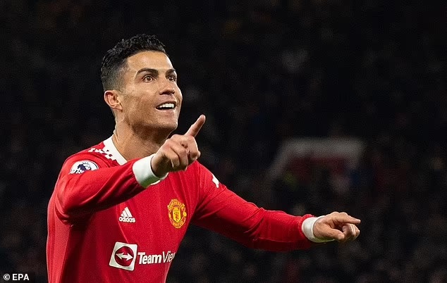 MU, Chuyển nhượng MU, Ronaldo, MU nổi tiếng nhất mạng xã hội nhờ Ronaldo, Ronaldo ở lại MU, Ronaldo rời MU, mạng xã hội, MU giữ chân Ronaldo, Barcelona, Real Madrid