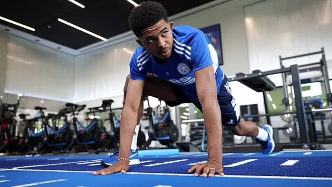 Bóng đá hôm nay 24/8: MU có 3 ngày để mua Trapp, Quang Hải sắp đối đầu cầu thủ Việt kiều