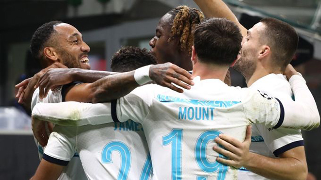 AC Milan 0-2 Chelsea: Chơi hơn người, Chelsea thắng dễ trên đất Ý