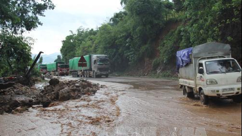 Đêm nay không khí lạnh tràn về, Hà Nội chuyển rét và có mưa to