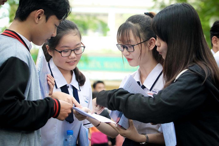 Điểm chuẩn đại học. Điểm chuẩn 2018. Điểm chuẩn xét tuyển. Điểm chuẩn ĐH 2108. Điểm chuẩn ĐH. Xem điểm chuẩn Đại học 2018. Điểm chuẩn đại học mới nhất. Điểm chuẩn. Điểm chuẩn xét tuyển