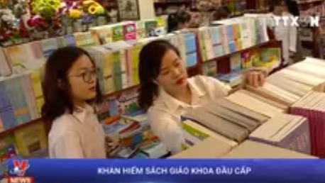 Khan hiếm sách giáo khoa đầu cấp, phụ huynh chạy khắp nơi mua sách