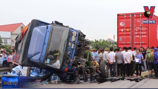 Bộ trưởng GTVT trực tiếp xuống hiện trường vụ tai nạn nghiêm trọng ở Hải Dương