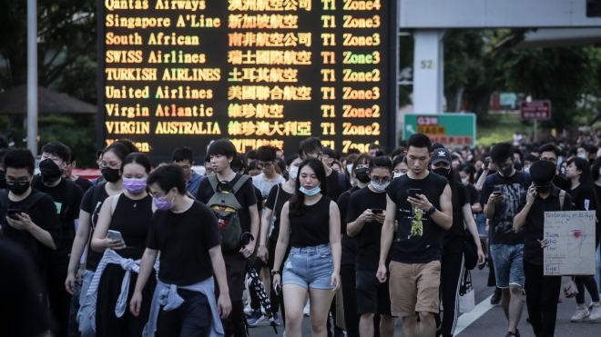 Biểu tình ở Hong Kong (Trung Quốc) biến thành bạo lực, nhiều cảnh sát bị thương