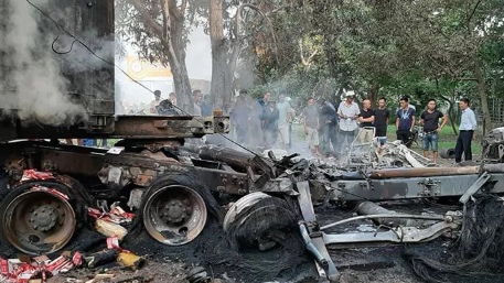 Hải Dương: 2 xe container va chạm, 1 người chết cháy