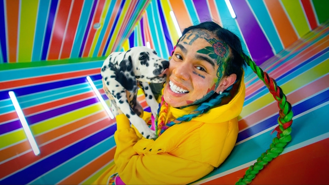 Nam rapper 6ix9ine phá kỷ lục của nhiều nghệ sĩ