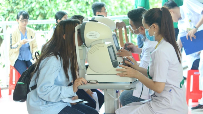 Chuỗi tầm soát bệnh mắt miễn phí cho 2.500 sinh viên