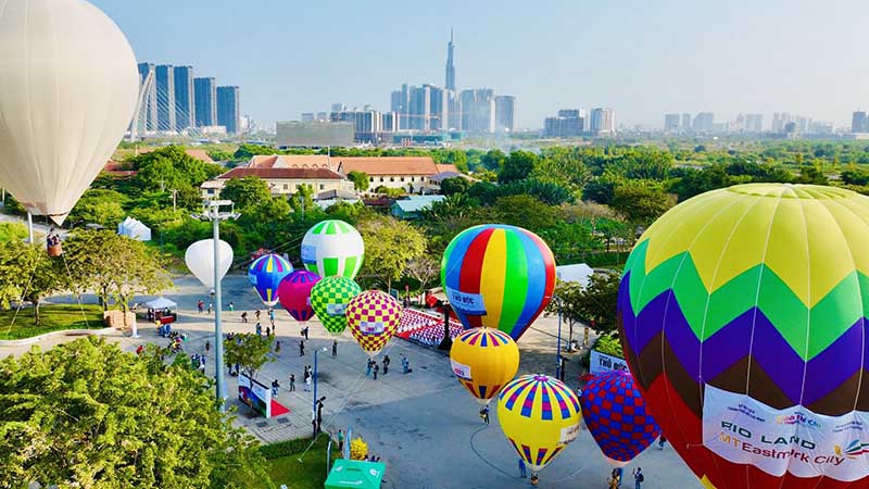 Lần đầu tiên diễn ra Ngày hội khinh khí cầu 'Hà Nội muôn màu'