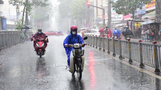 Khu vực Bắc Bộ, Trung Bộ, Tây Nguyên và Nam Bộ có mưa rào và dông