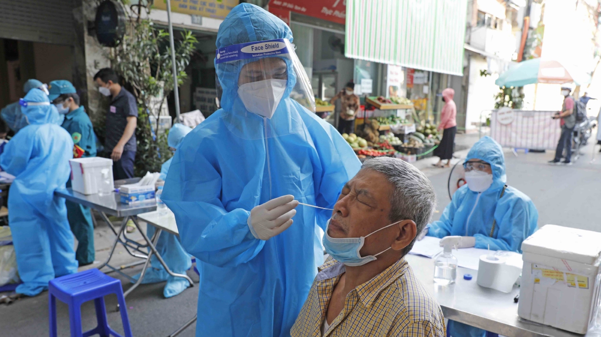 2.010 ca Covid-19 mới, thêm trên 438.000 liều vaccine được tiêm trong ngày