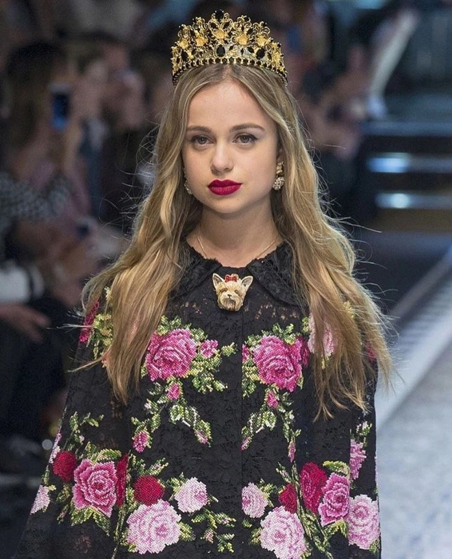 hoàng gia anh, công chúa Amelia Windsor, sàn diễn thời trang, thương hiệu,thành viên đẹp nhất Hoàng gia Anh