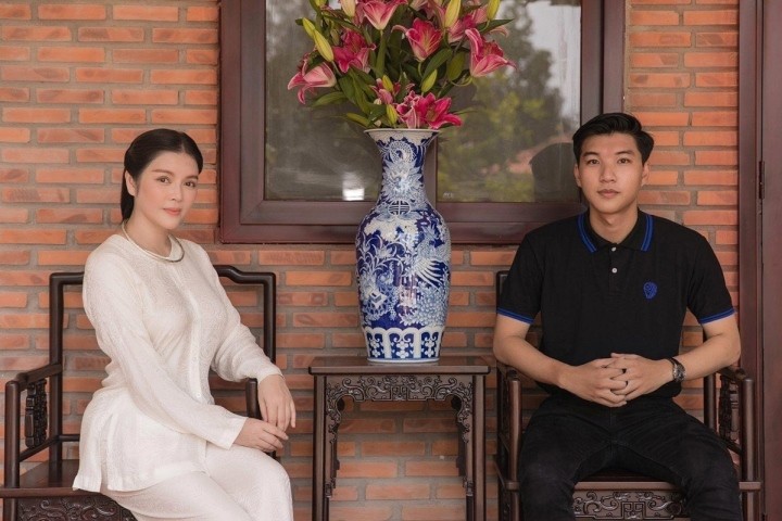 Lý Nhã Kỳ. Hieuthuhai. Tin đồn hẹn hò. kém 17 tuổi