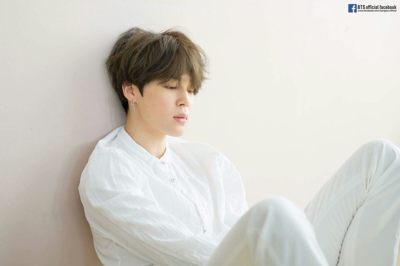 Jimin BTS, Jimin BTS diện đồ trắng, Jimin như thiên thần, phong cách thời trang của Jimin, cách ăn mặc của Jimin