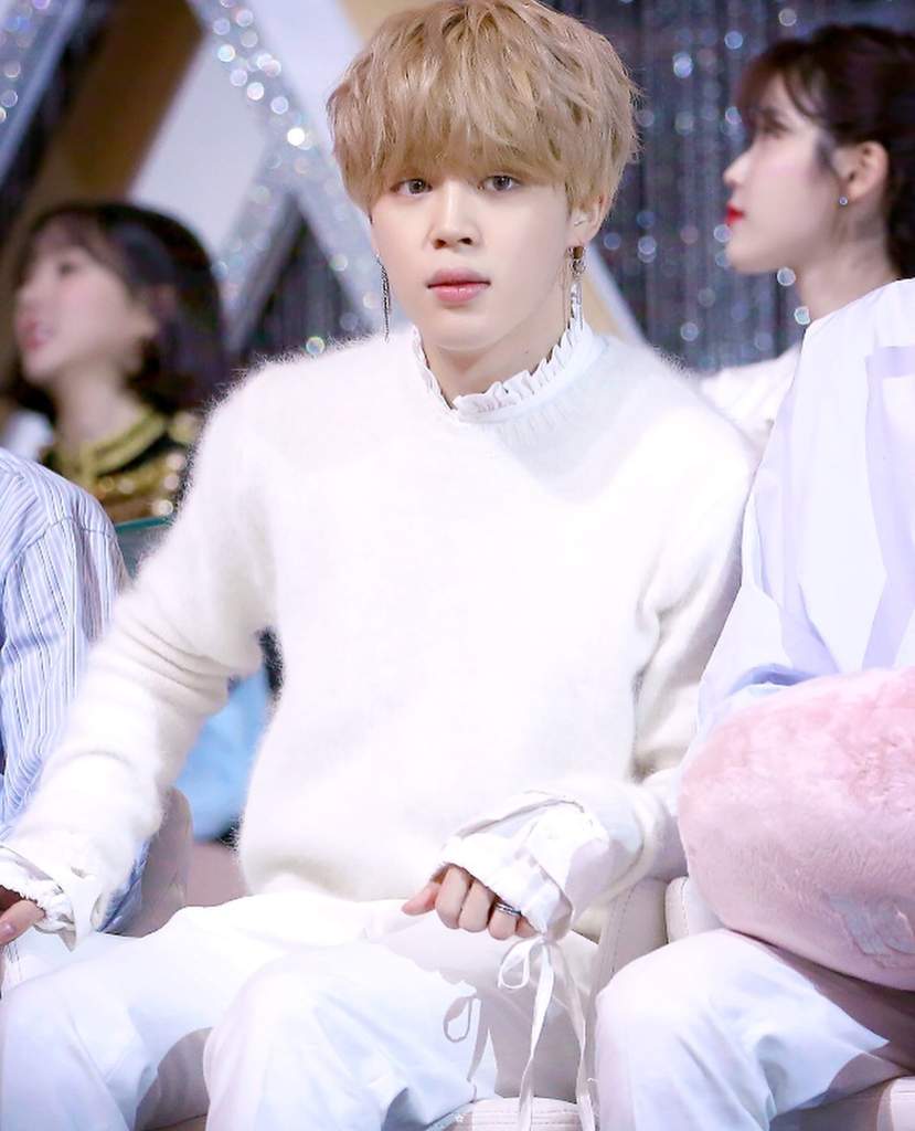 Jimin BTS, Jimin BTS diện đồ trắng, Jimin như thiên thần, phong cách thời trang của Jimin, cách ăn mặc của Jimin