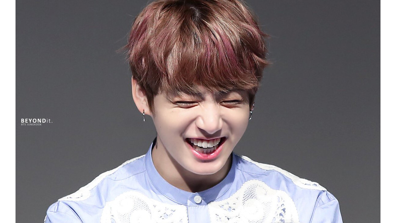 Phát hiện thói quen cực đáng yêu khi cười của Jungkook BTS!