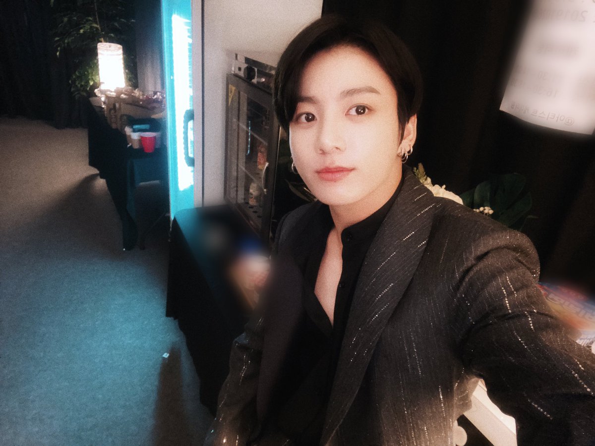 BTS, BTS Jungkook, Jungkook trước và sau makeup, Jungkook trang điểm, vẻ đẹp của Jungkook, Jungkook khiến ARMY thích thú, Jungkook hớp hồn fan, Kpop