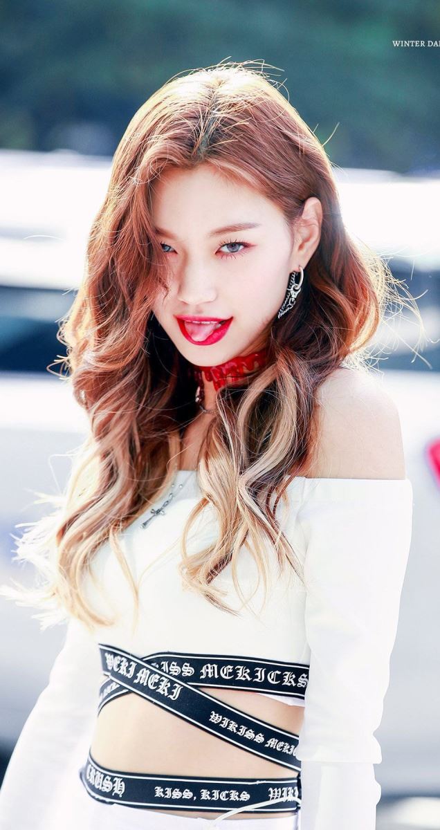 Blackpink, Jennie, Itzy, Yuna, Somi 6 nữ idol phong cách high teen, xu hướng high teen, Mỗi khi nhắc đến phong thái ong chúa high teen, người ta sẽ gọi tên 6 nữ idol này